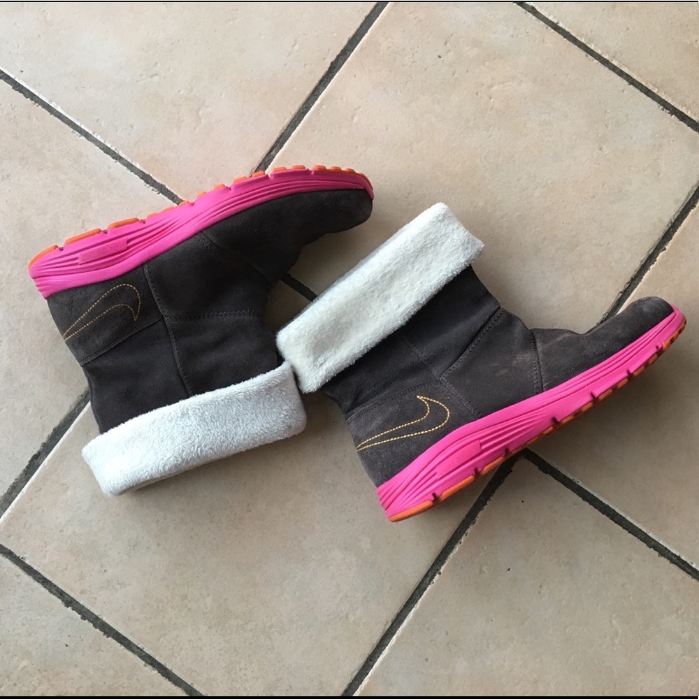 Nike girl’s suede boots
